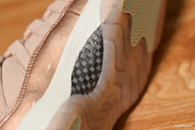 Air Low AH7860-105 11 Jordan Gold Rose GS 0306